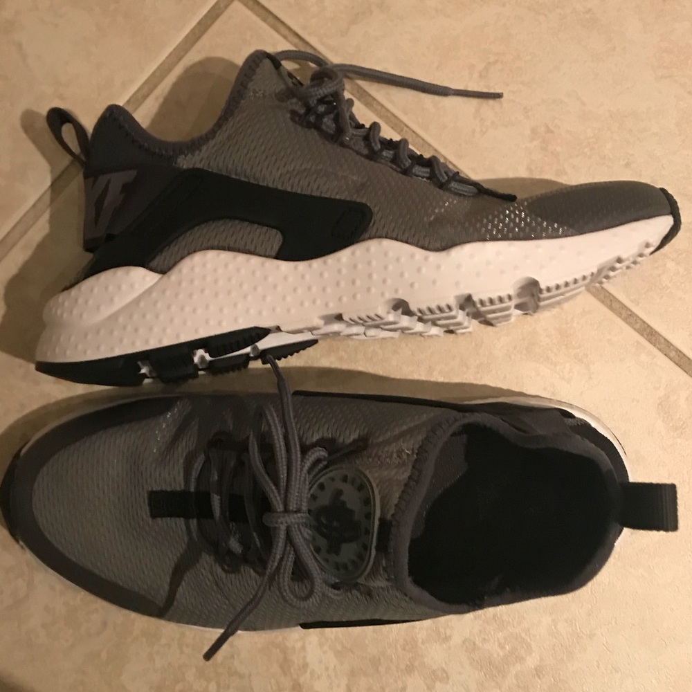 Nike Air Huaraches NWOT